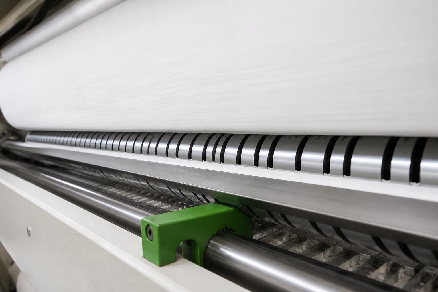 Tissue web and slitting rollers in a Jiufeng converting process detail developed from factory footage